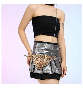 Sac bandoulière créatif en forme de bikini léopard avec chaîne argentée et nœud