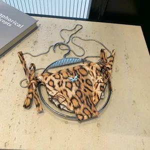 Mini Sac Bandoulière Femme Créatif Forme Bikini Imprimé Léopard Cuir PU Petit Sac À Épaule Avec Boucle Papillon Bandoulière Chaîne