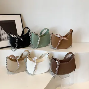 Sacs demi-lune en six couleurs avec chaîne en foulard de soie et cuir synthétique