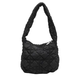 Sac nuage matelassé noir de grande capacité avec design bouffant et fermeture éclair