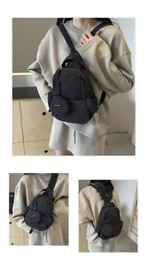 Trois vues d'un mini sac à dos en nylon noir avec une pochette ronde amovible