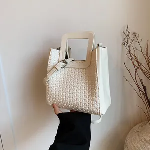 Sac seau tissé crème rétro avec poignée rectangulaire et bandoulière réglable