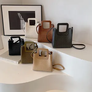 Sacs seaux tressés rétro en six couleurs avec poignées carrées et bandoulières en cuir