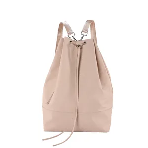 Minimalistischer Kordelzug-Rucksack in Nuderosa mit verstellbaren goldenen Trägern