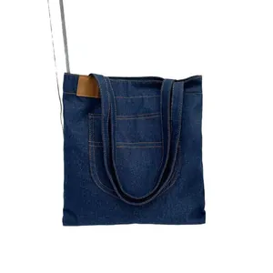 Retro dunkelblaue Denim-Tragetasche mit großer Vordertasche und braunem Lederpatch
