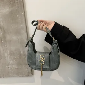 Sac sous le Bras Hobo en Cuir PU à la Mode pour Femmes Forme de Croissant Logo Métallique Gland Vintage Minimaliste Couleur Unie Sac à Main