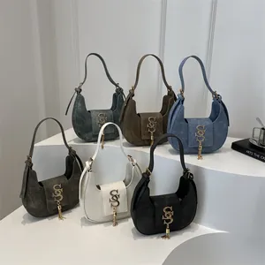 Sac hobo croissant minimaliste en six couleurs avec boucle SS en métal et détail pompon