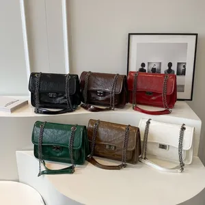 Sacs à bandoulière matelassés en V pour femmes en six couleurs rétro avec fermoir métal