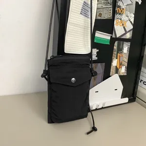Bolso bandolera mini de nailon negro estilo japonés para móvil con correa de cordón