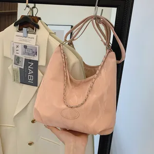 Sac Hobo Femme en PU Plissé Grande Capacité Avec Chaîne Métallique Style de Rue Décontracté Épaule Bandoulière Tote