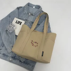 Borsa tote in tela kaki con ricamo rosso per il pendolarismo quotidiano e il relax