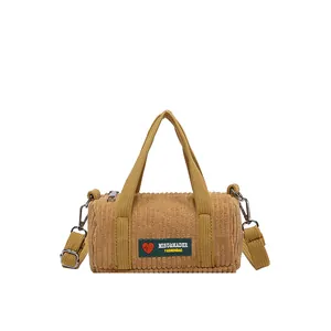 Elegante borsa a cilindro in velluto a coste giallo senape con tracolla regolabile