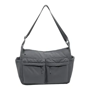 Sac bandoulière en nylon gris foncé grande capacité avec poches et sangle réglable