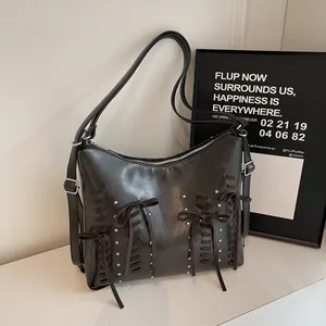 Borsa a Spalla da Donna in Pelle PU Vintage Grande Capacità Borsa Hobo Retrò con Fiocco e Borchie per il Pendolarismo Quotidiano