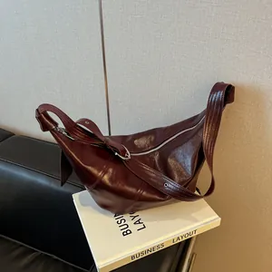 Retro Glänzende PU Leder Halbmond Hobo Tasche Damen Große Kapazität Öl Wachs Dumpling Schulter Umhängetasche Handtasche