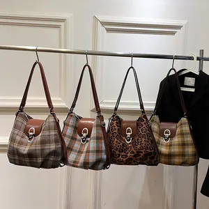 Damen-Tote-Bag aus Wollstoff mit Karomuster, Leopardenprint und Metallverschluss
