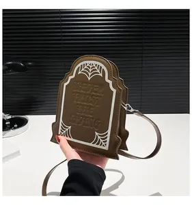 Borsa a tracolla gotica a forma di tomba con motivo a ragnatela e testo inciso