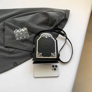 Borsa a tracolla gotica a forma di lapide nero opaco con ragnatela e incisioni