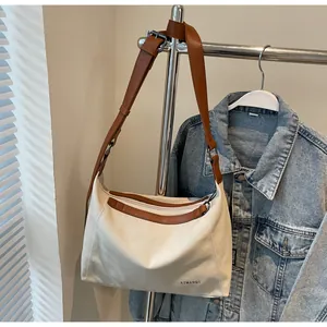 Retro-Canvas-Tragetasche in Beige und Braun mit verstellbarem Gurt für den Alltag