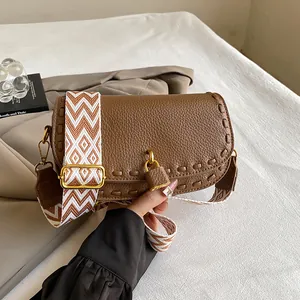 Sac Bandoulière Femme en Cuir PU Mode Sac Selle Grain de Litchi Avec Bandoulière Large à Motif Géométrique Sac à Épaule