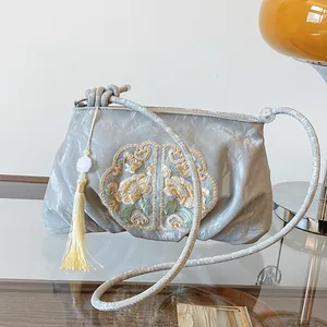Umhängetasche im neuen chinesischen Stil, Metallgrau mit Pfingstrosenstickerei und Quaste