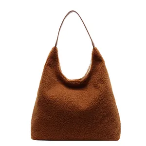 Minimalistische dunkelbraune Teddy-Fleece-Einkaufstasche mit Leder-Schulterriemen
