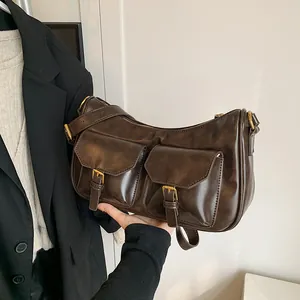 Borsa sottobraccio marrone caffè vintage a mezzaluna con doppie tasche e fibbie dorate