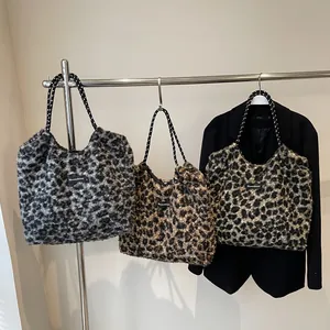 Sacs cabas en peluche à motif léopard avec poignées en corde à pois élégantes en deux tons