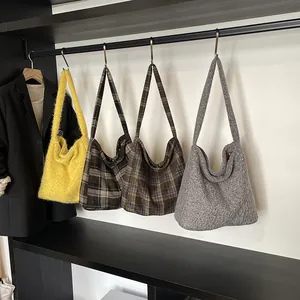 Borse tote oversize in lana scozzese di vari colori per uno stile autunnale e invernale