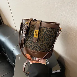 Sac Seau Léopard Vintage Pour Femmes En Simili Cuir Patchwork Suédé Sac À Bandoulière Avec Fermoir Pivotant Main Mode Quotidienne