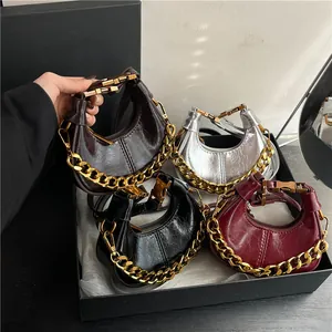 Mini-Mondtaschen aus Knitterleder in Braun Silber Schwarz Weinrot mit goldener Kette