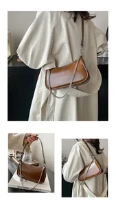Détails du sac sous l'aisselle en cuir marron vintage ciré avec chaîne en métal argenté