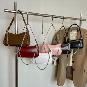 Sacs sous les aisselles en cuir ciré de plusieurs couleurs avec chaînes argentées
