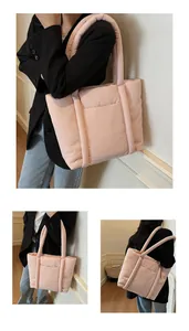 Detailansicht der rosa gesteppten Daunen-Tote-Bag mit gepolstertem Griff und Tasche