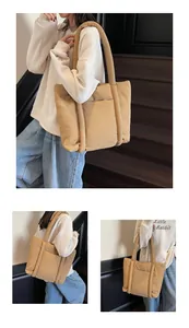 Detail der khakifgesteppten Puffer-Tasche in Khaki mit Fronttasche und glänzender Nylon-Optik