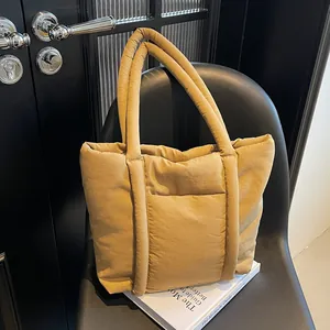 Große Kapazität Gesteppte Puffer Tote Tasche Für Damen Nylon Schultertasche Minimalistisch Herbst Winter Casual Handtasche