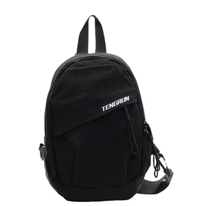 Minimalistische schwarze Nylon-Umhängetasche mit Tengrun-Logo und Trageriemen