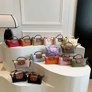 Mini-Nylontaschen mit Ledergriffen und abnehmbaren Trägern in 14 verschiedenen Farben