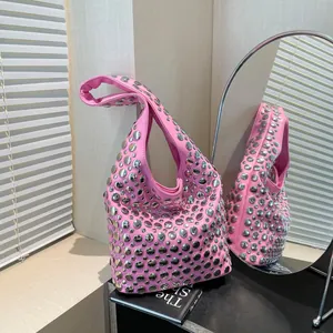 Damen Trendy Personalisierte Nieten Hobo Tasche PU Leder Punk Y2K Umhängetasche Mit Silbernen Nieten Für Tägliche Street Fashion
