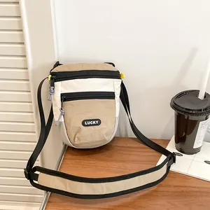 Japanischer Stil Colorblock Nylon Umhängetasche Für Herren Damen Lucky Buchstaben Aufnäher Kleine Schultertasche Lässige Reisetasche