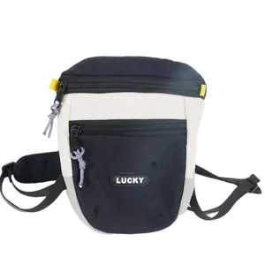 Dreifarbige Crossbody-Sporttasche mit Kontrast-Patchwork und Lucky-Logo-Detail