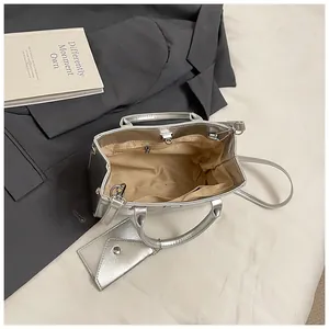 Mini sac cabas métallisé argenté avec poche intérieure zippée et petite pochette