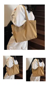 Detailansicht der khakifarbenen Canvas-Tragetasche mit Stofftextur und Schultergurt-Design