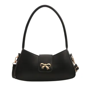 Sac sous le bras minimaliste noir avec fermoir élégant en métal doré noeud papillon