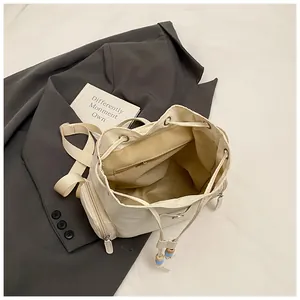Sac à dos seau en toile blanc cassé à la mode avec cordon de serrage et poches zippées latérales