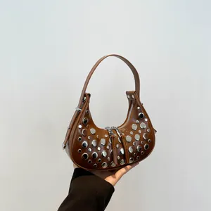 Sac Sous le Bras Tendance en Demi-Lune Avec Rivets pour Femmes Grand Sac à Épaule Hobo Punk en Cuir PU Style Y2K Street