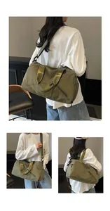 Détail du sac de voyage vert olive montrant la bandoulière et le compartiment à chaussures
