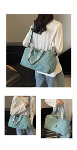 Vues multiples d'un sac de voyage turquoise avec compartiment à chaussures dédié