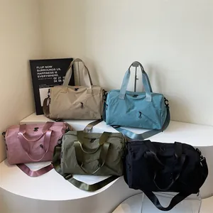 Sac de voyage polyvalent en nylon en cinq couleurs avec bandoulières réglables