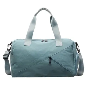 Sac de sport bleu clair de grande capacité avec bandoulière et doubles poignées